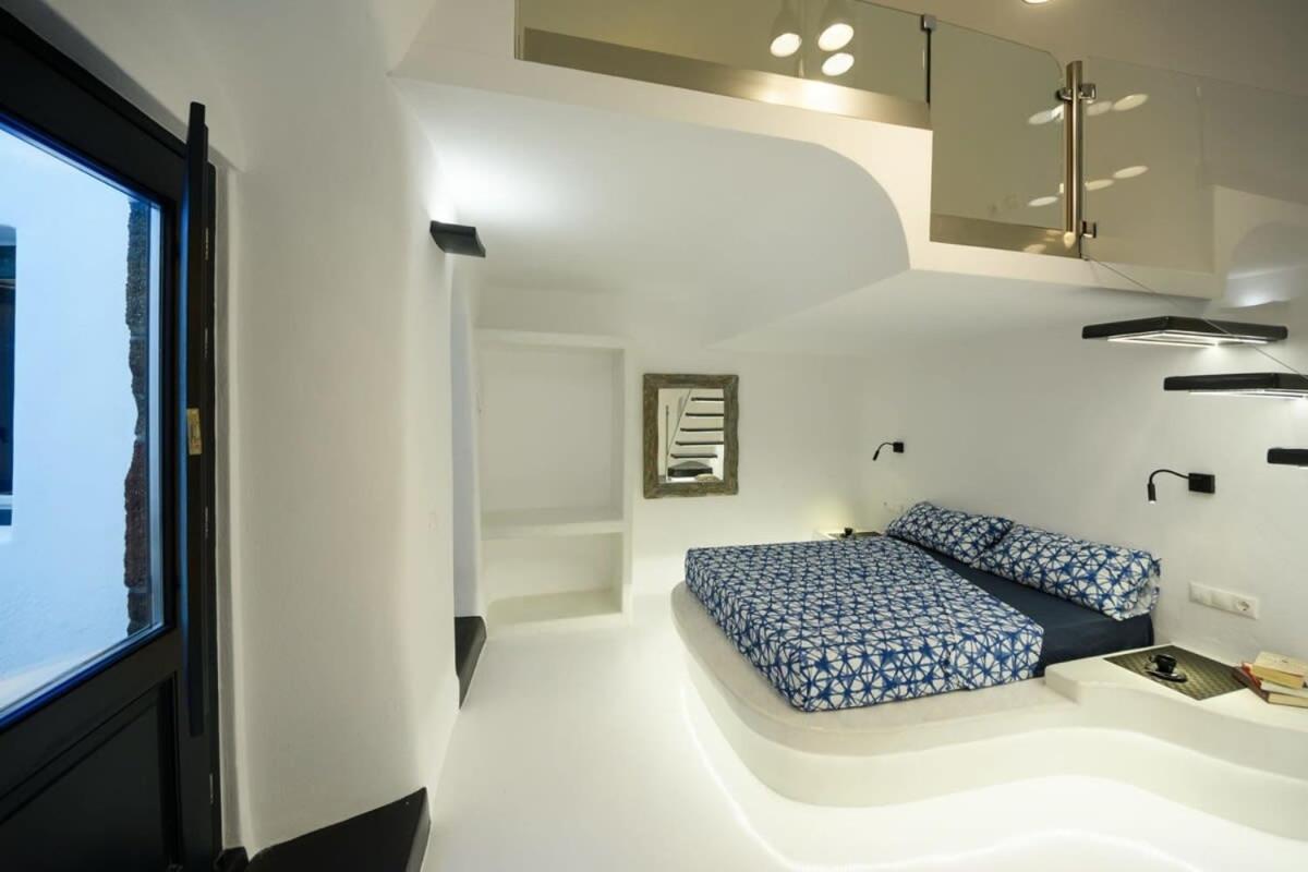 شقة Santorini Traditional Apt With Private Hot Tub ثيرا المظهر الخارجي الصورة