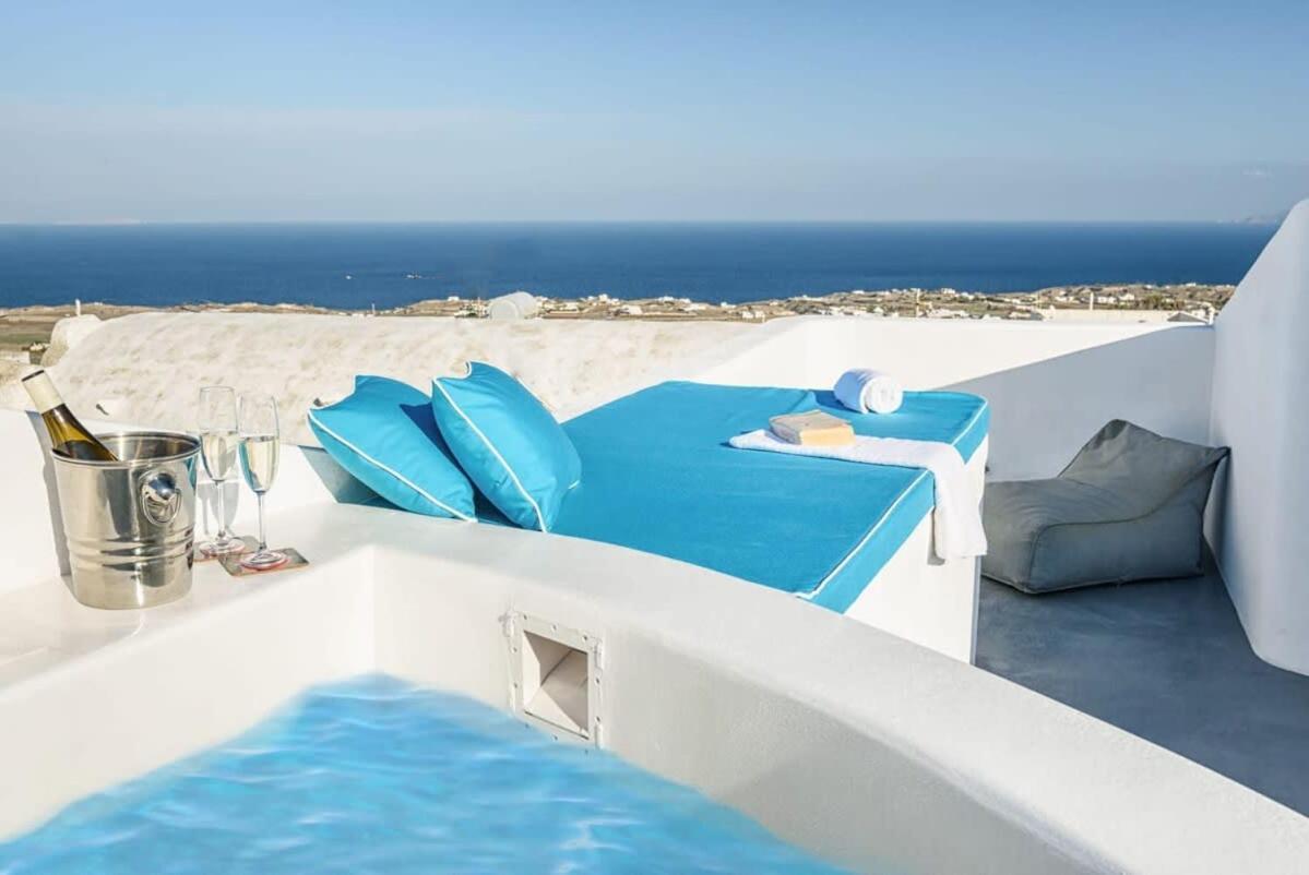 شقة Santorini Traditional Apt With Private Hot Tub ثيرا المظهر الخارجي الصورة
