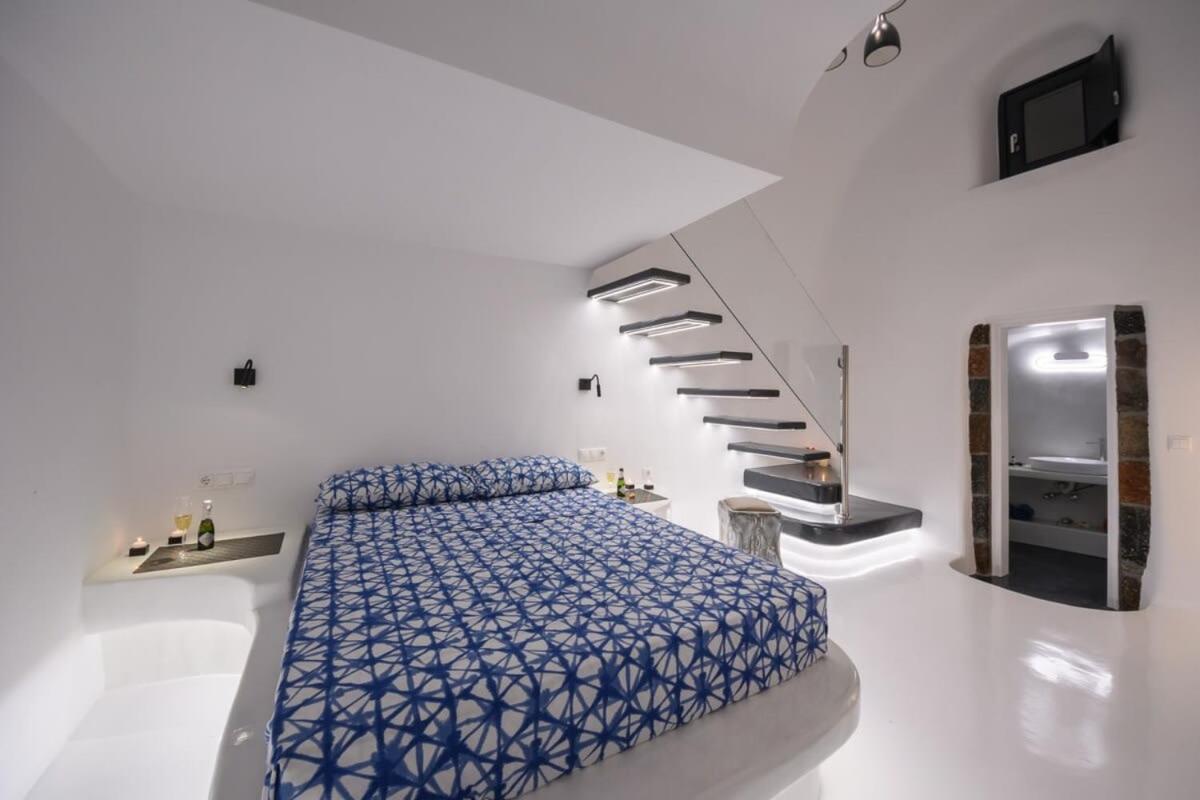 شقة Santorini Traditional Apt With Private Hot Tub ثيرا المظهر الخارجي الصورة