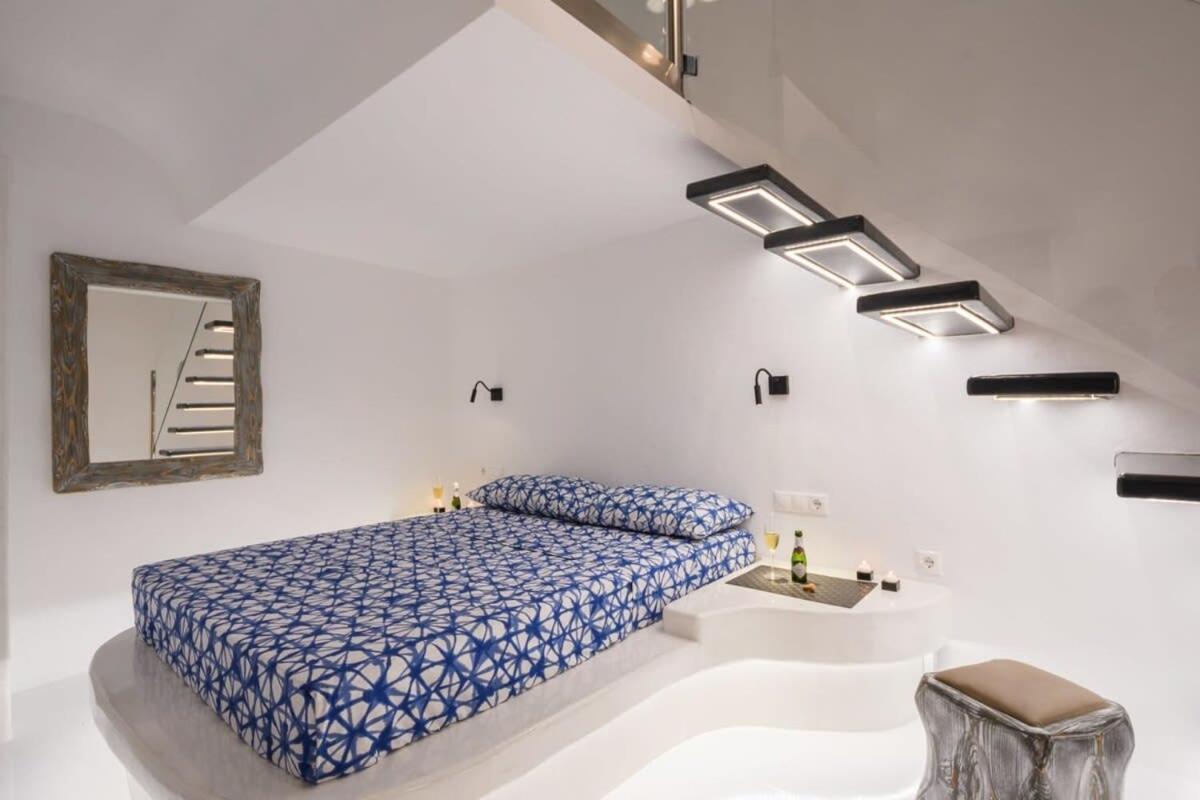 شقة Santorini Traditional Apt With Private Hot Tub ثيرا المظهر الخارجي الصورة