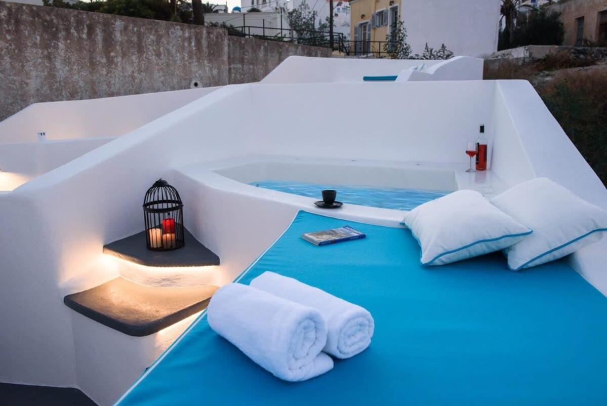 شقة Santorini Traditional Apt With Private Hot Tub ثيرا المظهر الخارجي الصورة