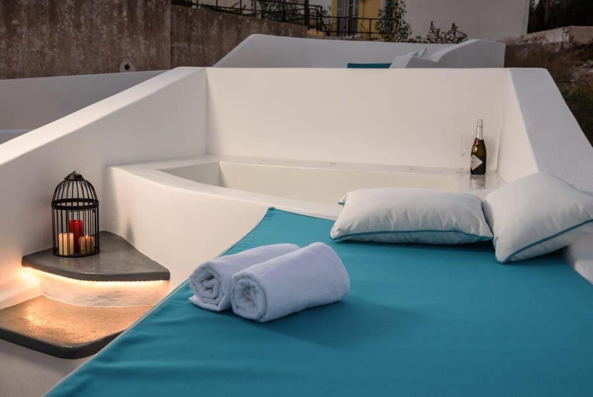 شقة Santorini Traditional Apt With Private Hot Tub ثيرا المظهر الخارجي الصورة