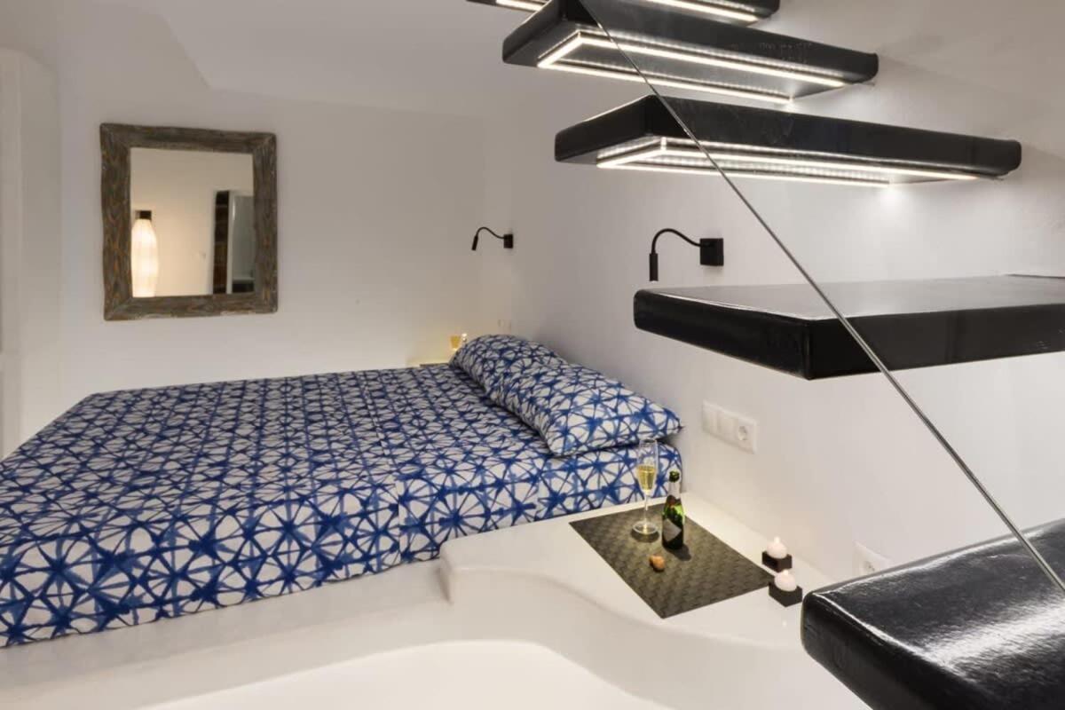 شقة Santorini Traditional Apt With Private Hot Tub ثيرا المظهر الخارجي الصورة
