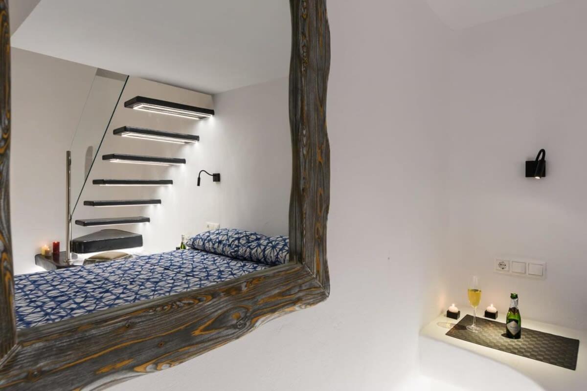 شقة Santorini Traditional Apt With Private Hot Tub ثيرا المظهر الخارجي الصورة